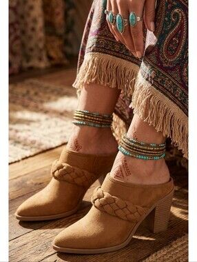 Universal Thread Slip On Avis Heels Cognac